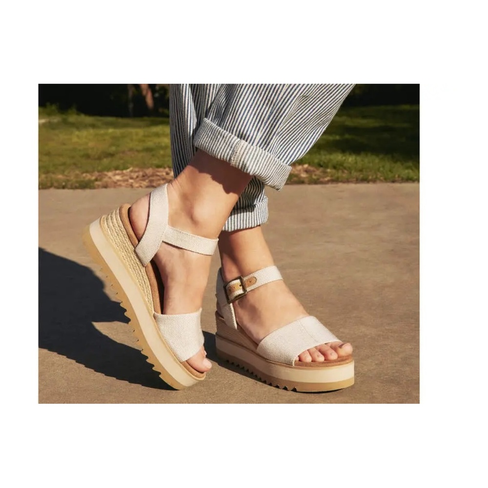 NEW TOMS Diana Sandals, Size 8, Tan color
